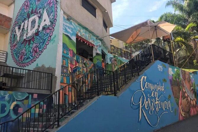 Grafiti tour Commune 13 in Medellin with other travellers - Walking the Graffiti Route: Stories, Music, and Local Pride