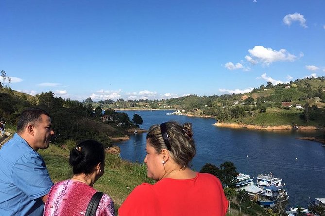 Guatape and Peñol Rock Full-Day Tour - Parque Principal de Guatapé, Colorful Town Stroll and People-Watching Time