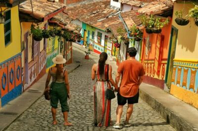 Guatape & Coffee Farm & El Peñol Rock & Quaint Town: Best Combo