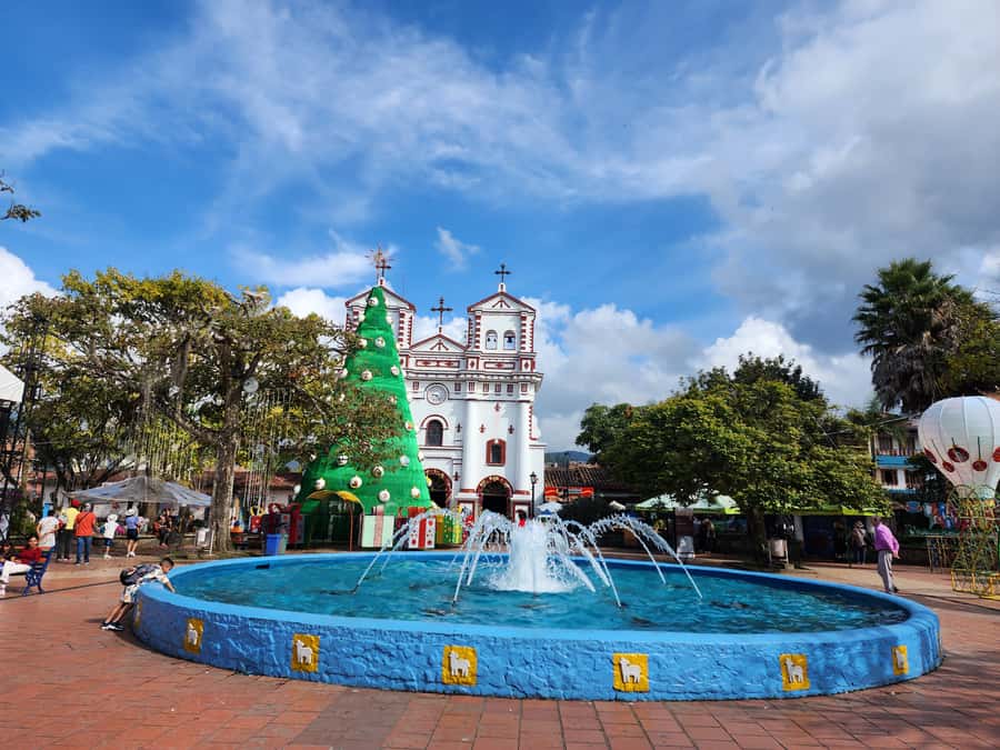 Guatape Coffee Villa including Rock Town & Waterfall - Getting from Medellín to Guatape: comfort plus a long scenic drive