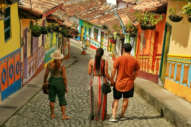 Guatape & Horse Ride & El Peñol Rock & Quaint Town From Medellin - The El Peñol rock climb: 749 steps for a reason