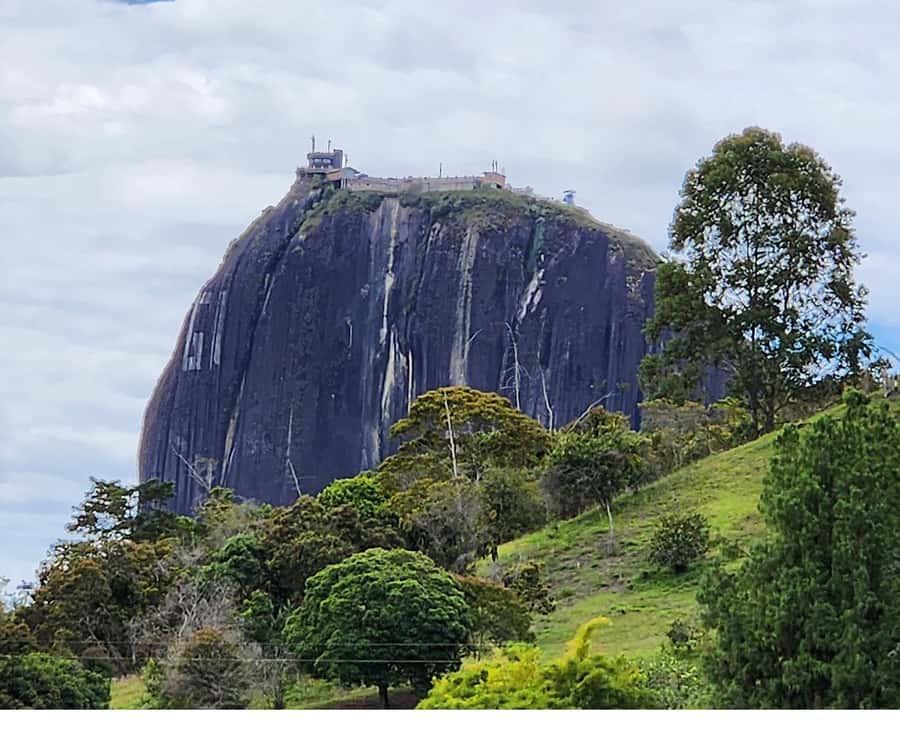 Guatapé: Iconic rock climbing for beginners and experts. - Key points at a glance
