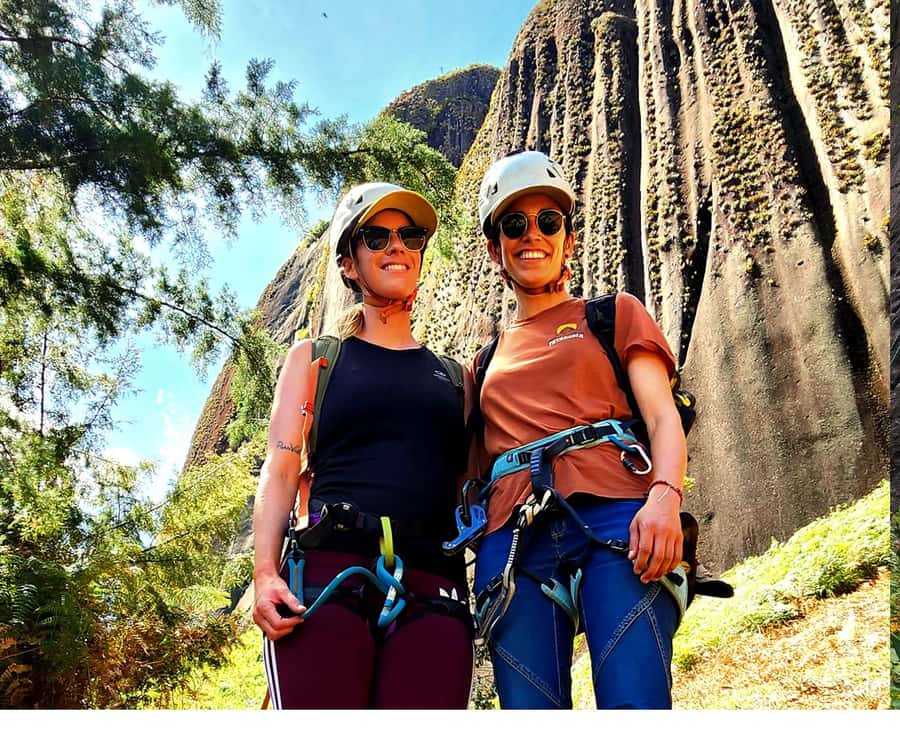 Guatapé: Iconic rock climbing for beginners and experts. - What the 4-hour session feels like, from la MONA to the summit-side hammock