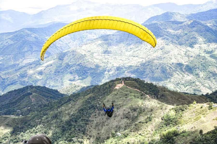 Guatape: Paragliding Experience - Getting to Calle 32 Launch Area in Guatapé