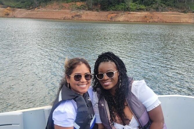Guatape Private Adventure Tour with Paragliding - Stop 2 in Peñol: Guatapé town and the UNESCO recognized setting