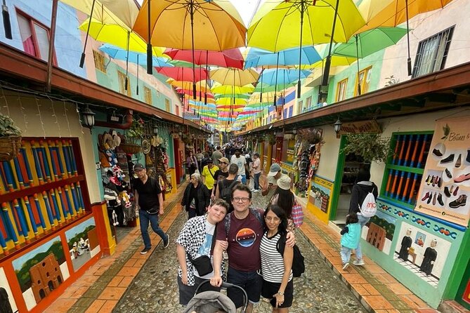 Guatape Private Adventure Tour with Paragliding - Guides: the real upgrade for a private tour