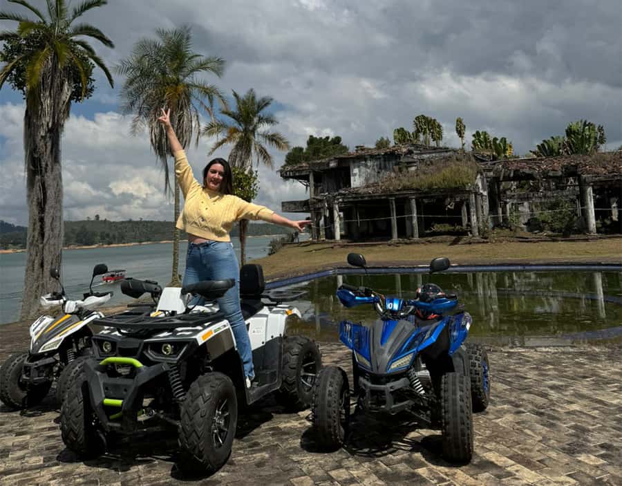 Guatapé Tour by Chiva + Visit to Pablo Escobar's Hacienda - Key things to know before you go