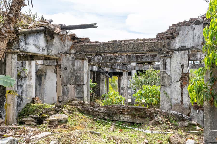 Guatapé Tour by Chiva + Visit to Pablo Escobar's Hacienda - The boat excursion and water transport, why it changes the scenery
