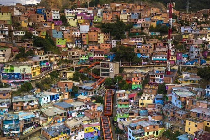 Guided Tour of Comuna 13 Medellín with Snacks Included - Comuna 13 With Real Stories, Not Just Street Art Photos