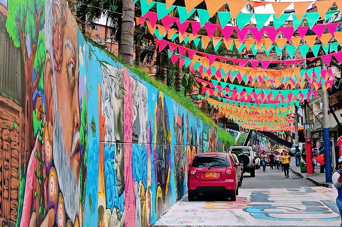 Half day city tour including fruit tasting - Comuna 13 Electric Stairs: Art, Color, and Good Energy