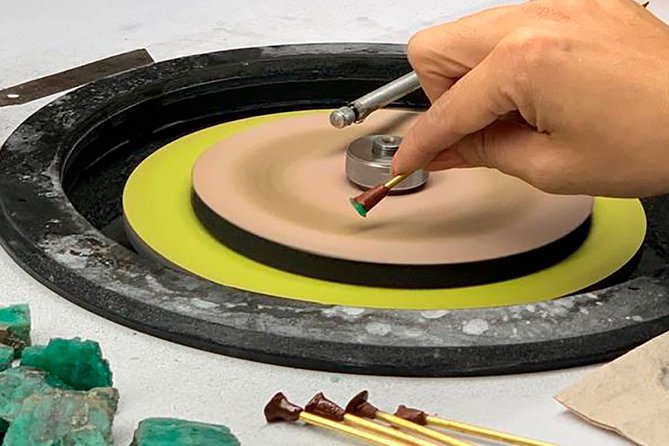 Hands‑On Colombian Emerald Polishing Experience - What you actually learn while polishing 3 rough emeralds