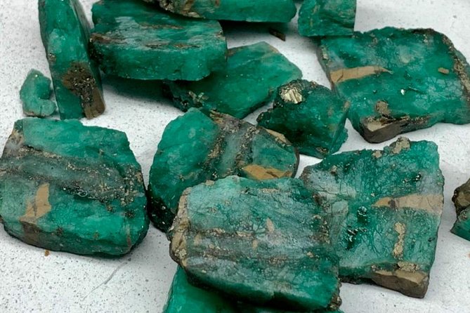 Hands‑On Colombian Emerald Polishing Experience - Price and group size: is $90 a fair deal in Cartagena?