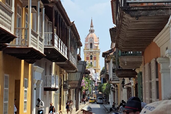 Historical Tour of Cartagena - Plaza de Santo Domingo and the Fernando Botero Connection