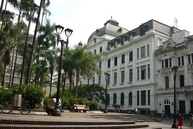 Historical Walking Cali City Tour 3H - Stop 1: Cali city center, where the story begins (about 2 hours)