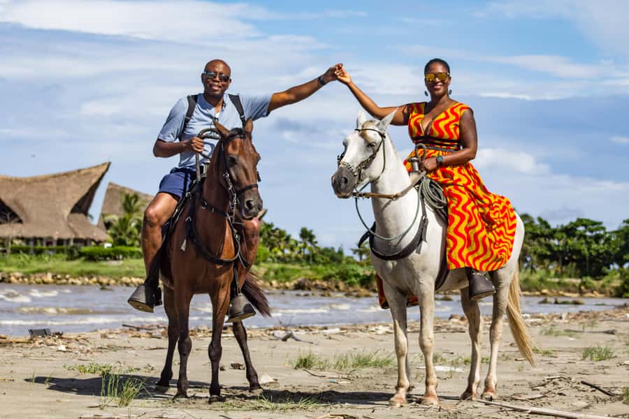 HORSE TOUR IN CARTAGENA BEACH - Meeting the Host and Getting Matched to Your Ride