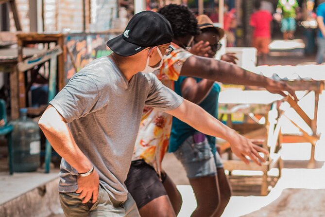 Is not just a market. - Mercado de Bazurto: juices, music, and neighborhood life