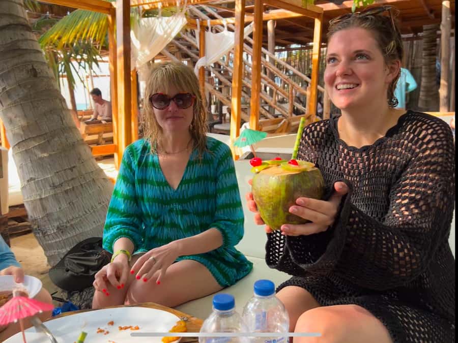 Isla Barú: Beach Club Access and Tour of the National Aviary - The 11:30 presentation: ecosystems, exhibits, and the Spanish-language show