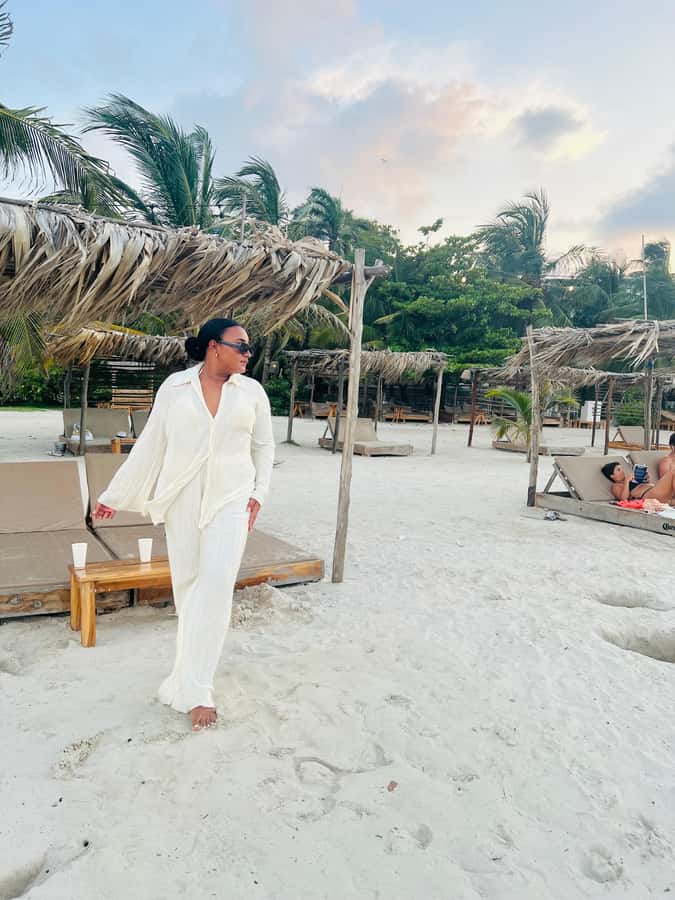 Isla Tierra Bomba beach club: Day Pass with typical food - Who should book this, and who should skip it