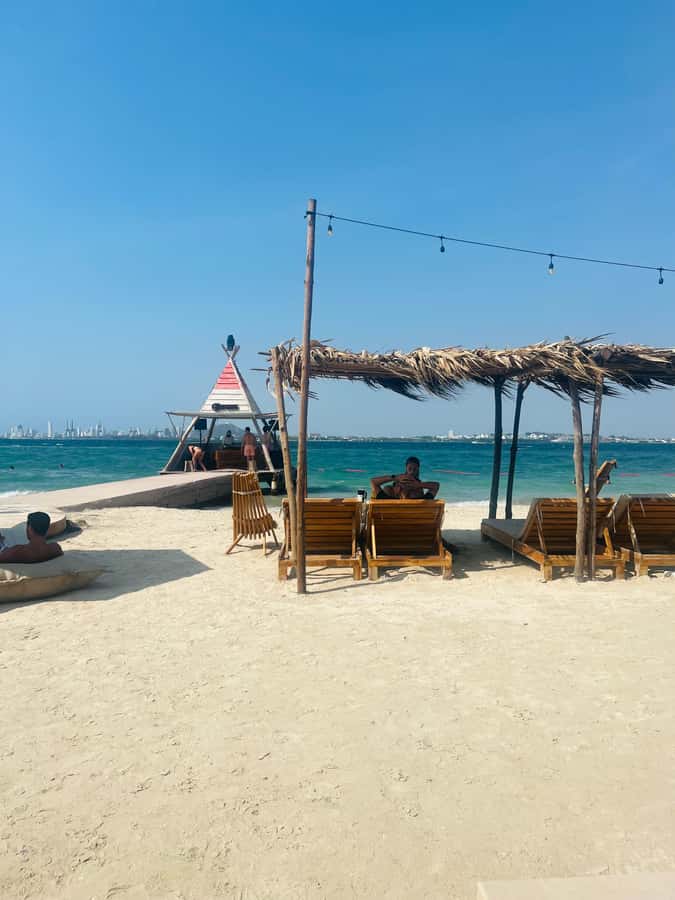 Isla Tierra Bomba beach club: Day Pass with typical food - Getting to Isla Tierra Bomba: the 15-minute boat ride from Cartagena