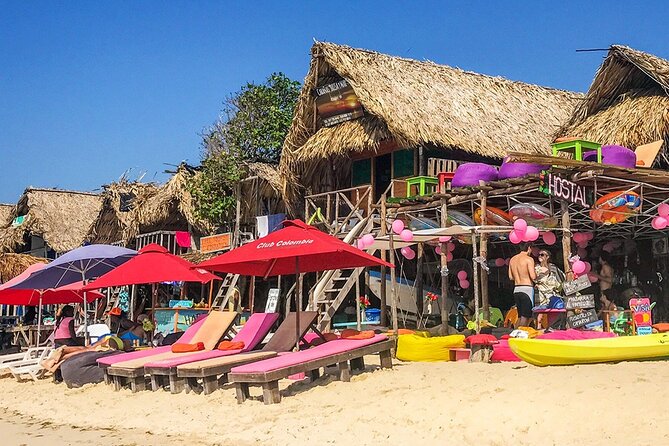Islas del Rosario plus Bioluminescence Experience - Snorkel gear, crowds, and vendor pressure at the islands