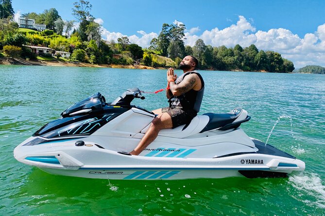 Jetskiing in Guatapé Antioquia - Arriving at the marina: Parking, bathrooms, wifi, and an easy start