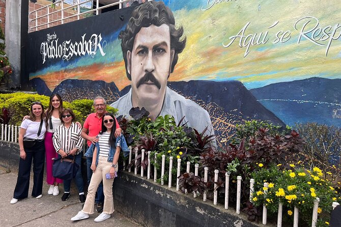 Knowing the history of Pablo Escobar Tour - Stop 2: Cementerio Jardines Montesacro and the reality of the tombs