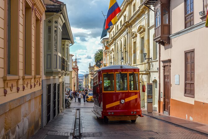 La Candelaria, Monserrate and Museums Bogotá Private City Tour - Bolivar Square: a short lesson that connects to what you see