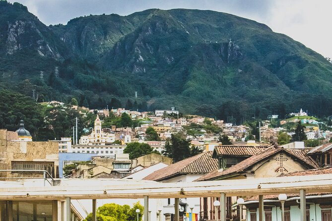 La Candelaria Private Tour Bogotá + Local Lunch + 2 Museums (6 Hrs.) - Museum stop 1: Museo del Oro and how to make gold feel human