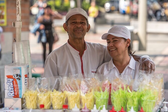 Laureles Food Tour - Primer Parque de Laureles: A Green Pause and Aguardiente
