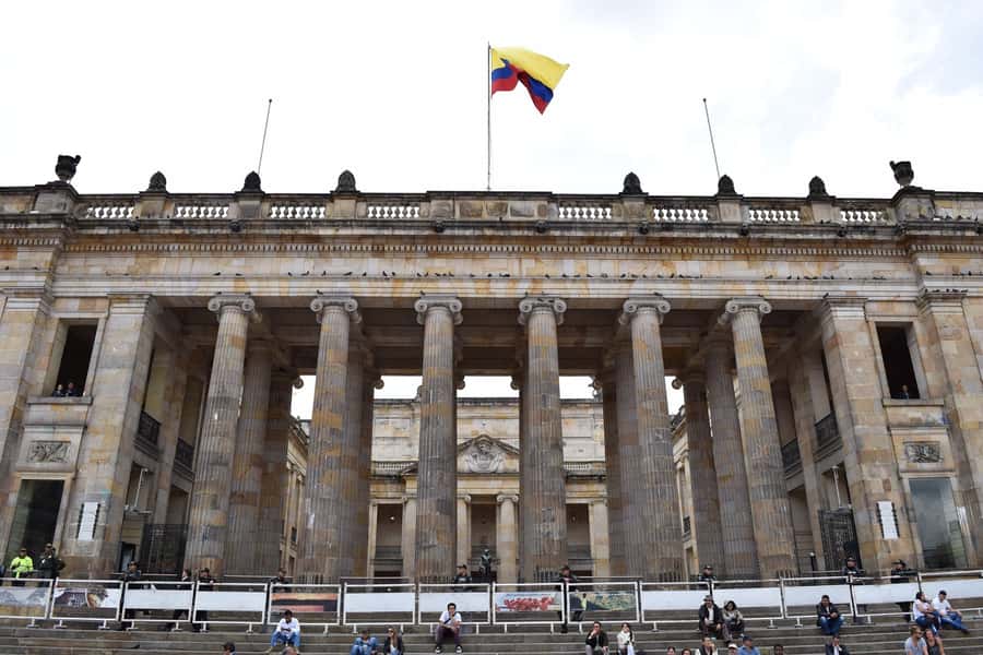 Layover City Tour or Conexion in Bogota - Simon Bolivar Square and the Presidential Area: City Power, Up Close