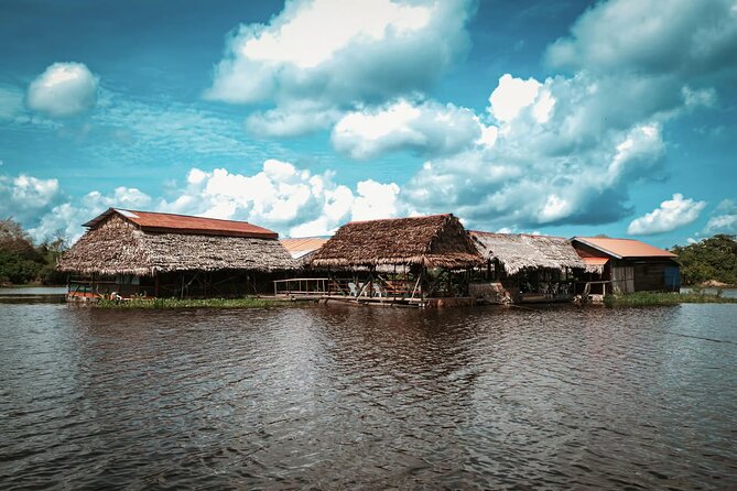 Leticia Safari 2 Days and 1 Night of Jungle and River in Floating House - Night in the reserve: alligator hunt and night safari