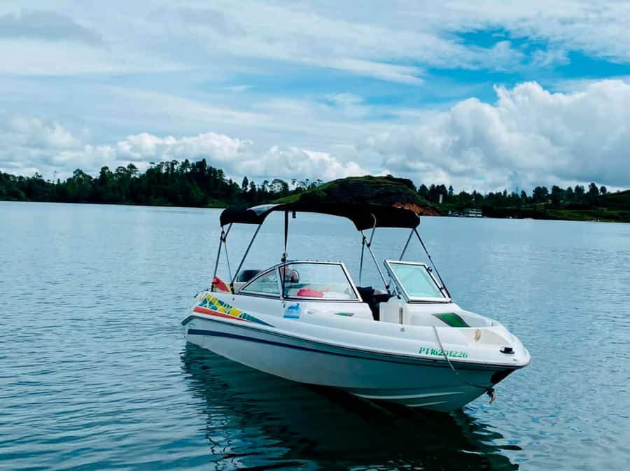 Luxury boat ride - Guatapé - The 14 Historical Places You Hear About From the Water