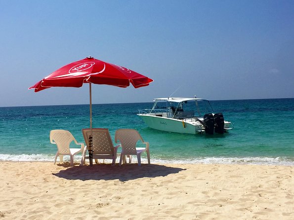 Luxury Private Boat Island Hopping to the Rosario Islands, Baru - The boat setup that makes a difference in comfort