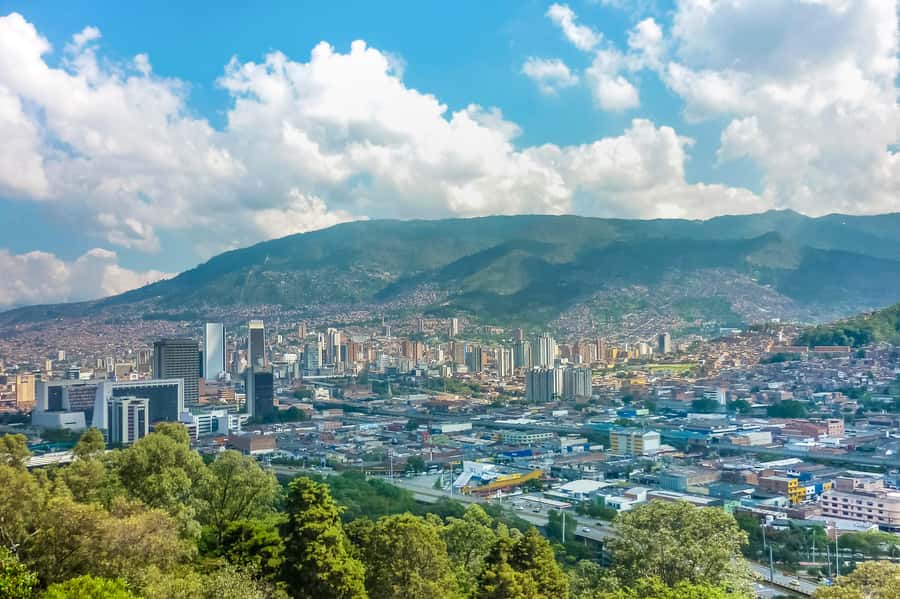 Medellín: 4-Hour Gastronomic Wonders Tour - Salón Málaga and the Aguardiente Shot Tradition