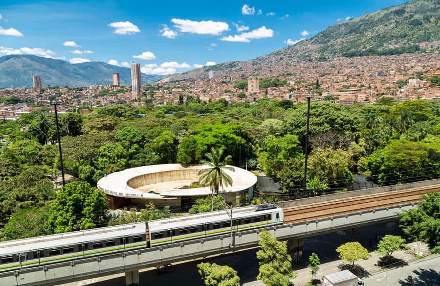 Medellín: Botanical Garden and Arvi Park City Tour - Entering the Medellín Botanical Garden Like a Living Museum