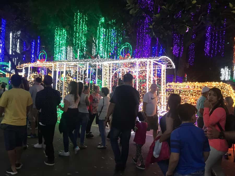 Medellin Christmas Lights Tour - El Poblado pickup: starting smooth, then going light-show focused