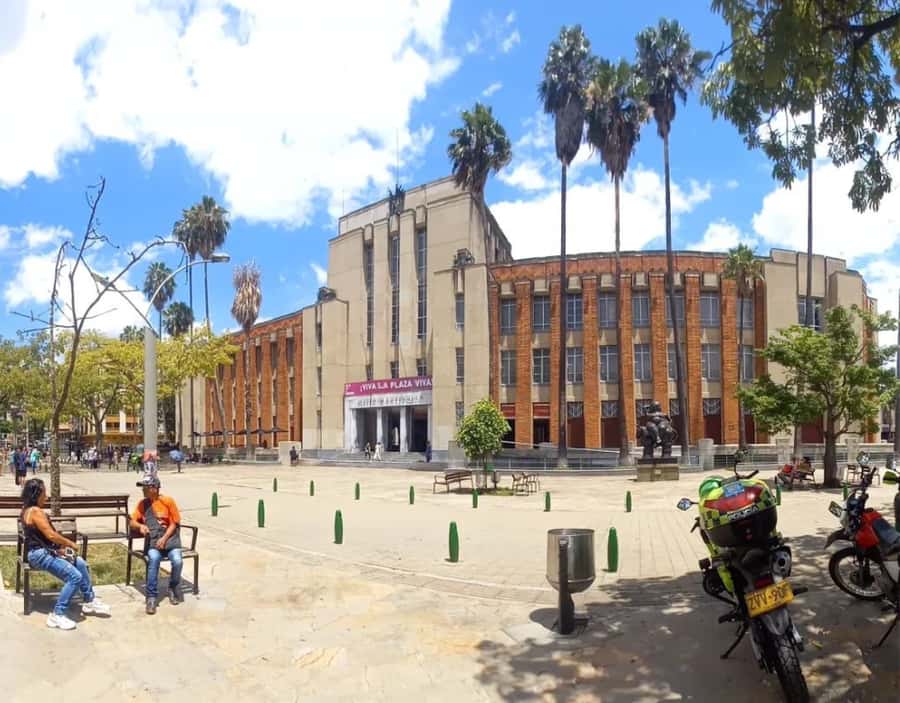 Medellín City Tour and Comuna 13 Experience - Key highlights