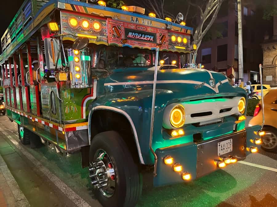 MEDELLIN: CITY TOUR CITY NIGHT TOUR + OPEN BAR - Quick take: what makes this night tour worth your time