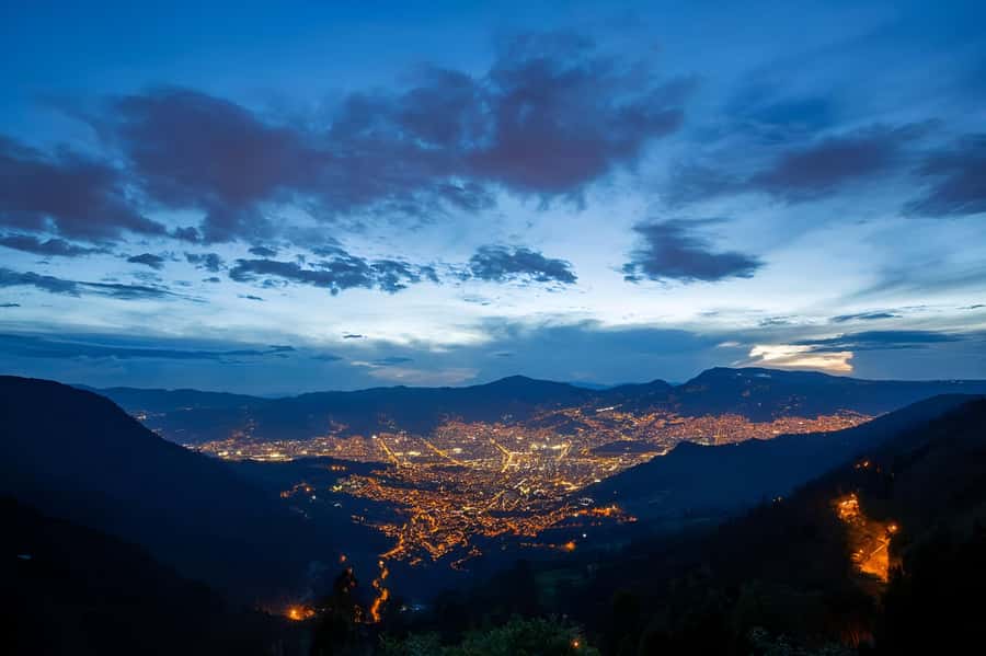 MEDELLIN: CITY TOUR CITY NIGHT TOUR + OPEN BAR - Why a chiva rumbera night works in Medellín