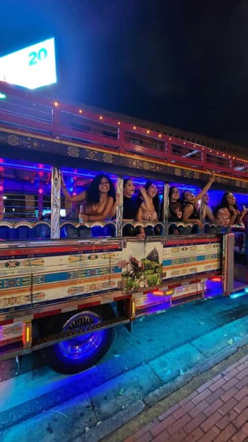 MEDELLIN: CITY TOUR CITY NIGHT TOUR + OPEN BAR - Puente de la 4 Sur: the bridge stop for “Medellín at night” photos