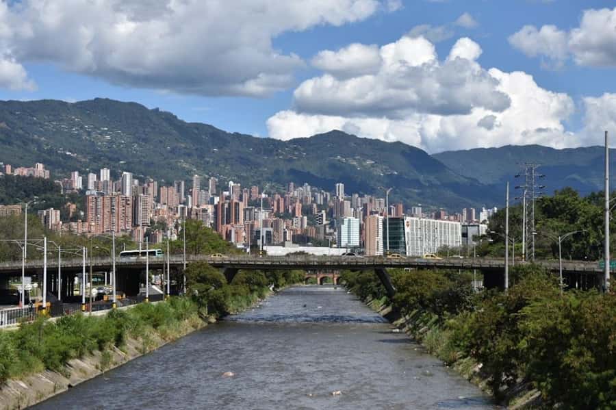 MEDELLIN: CITY TOUR MEDELLIN + GRAFFITOUR COMUNA 13 - Key highlights to look for