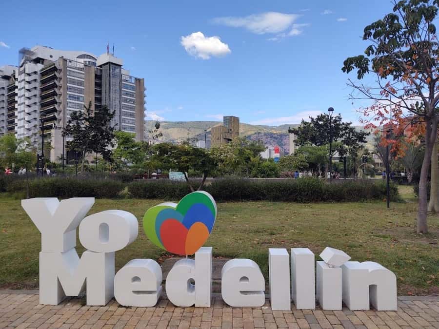 MEDELLIN: CITY TOUR MEDELLIN + GRAFFITOUR COMUNA 13 - Pueblito Paisa: your viewpoint shortcut into Medellín’s layout