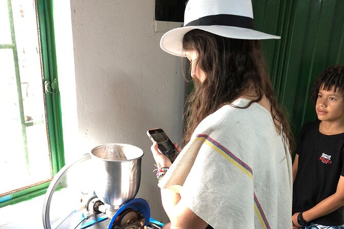 Medellin Coffee Farm Tour with Cable Car Ride - Stop 4: Casa Finca Coffee Tour in Barrio La Sierra