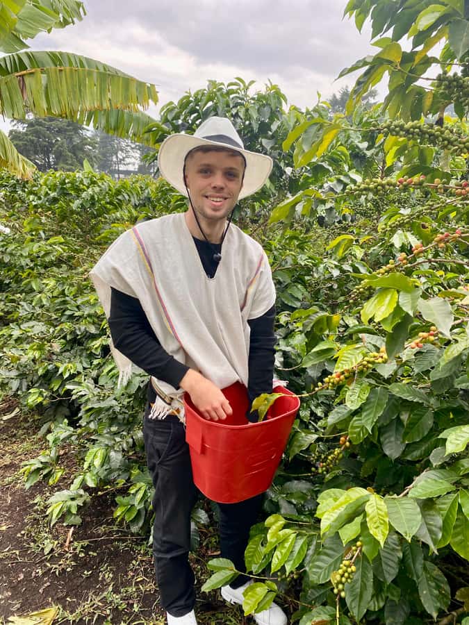 Medellín Coffee Farm Tour with Trolley and Cable Car Ride - Barrio La Sierra Walk: Seeing Comuna 8’s Transformation Up Close