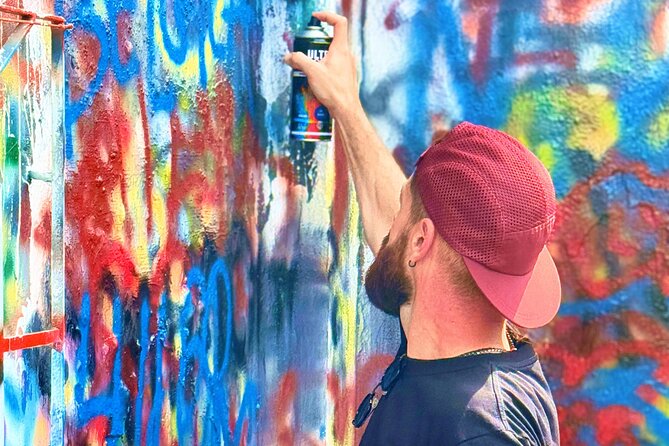 Medellin communal tour 13 with snacks and your own graffity - Start at Viajeros MAC: why the graffiti context matters