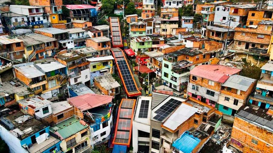 Medellin Commune 13: art, war, love, hate and resilience. - Getting there with metro and cable car, and why the route matters