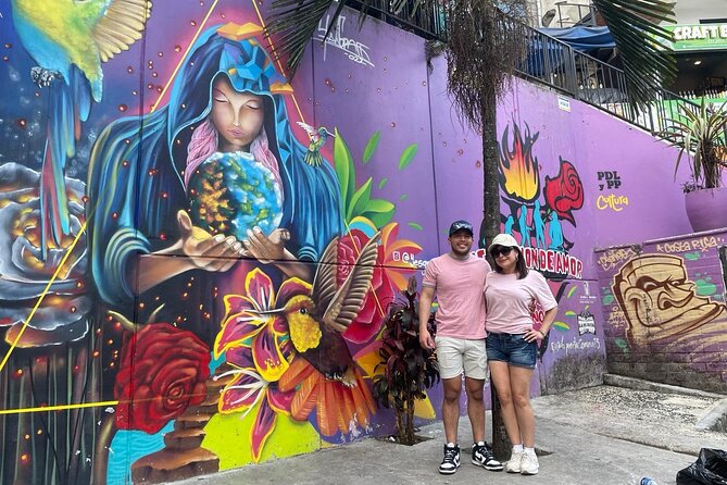 Medellin Commune 13 Historic Tour With Snacks and Drinks - Price and value: what $13 buys you in real time