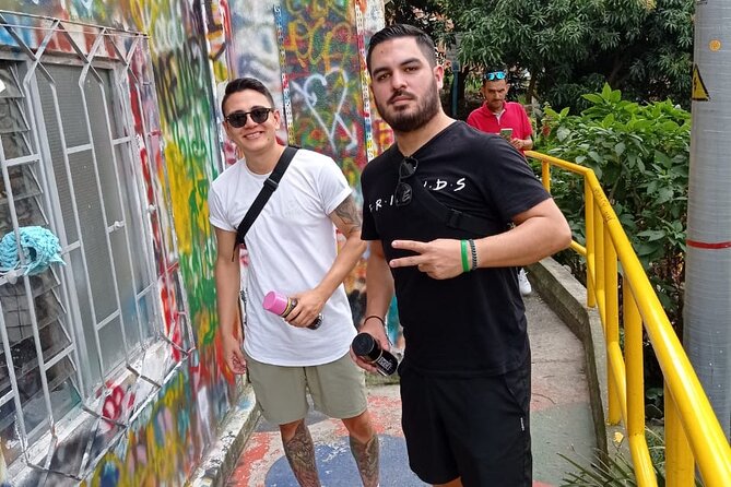 Medellin Commune 13 Historic Tour With Snacks and Drinks - Street shows of dance and improvisation, and why it matters here