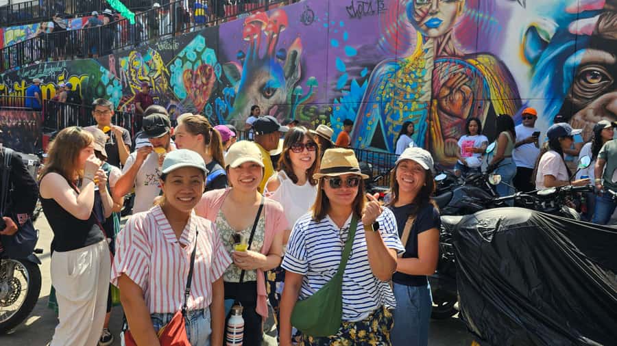 Medellín: Comuna 13 and Graffiti Guided Tour with a Local - Meeting at San Javier, then the quick bus hop into the neighborhood