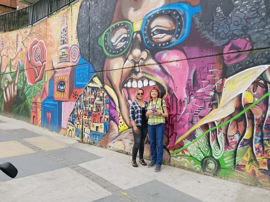 Medellín: Comuna 13, Cable Cars and Botero Statues Tour - El Centro First: Botero Plaza and the Historic Center Walk